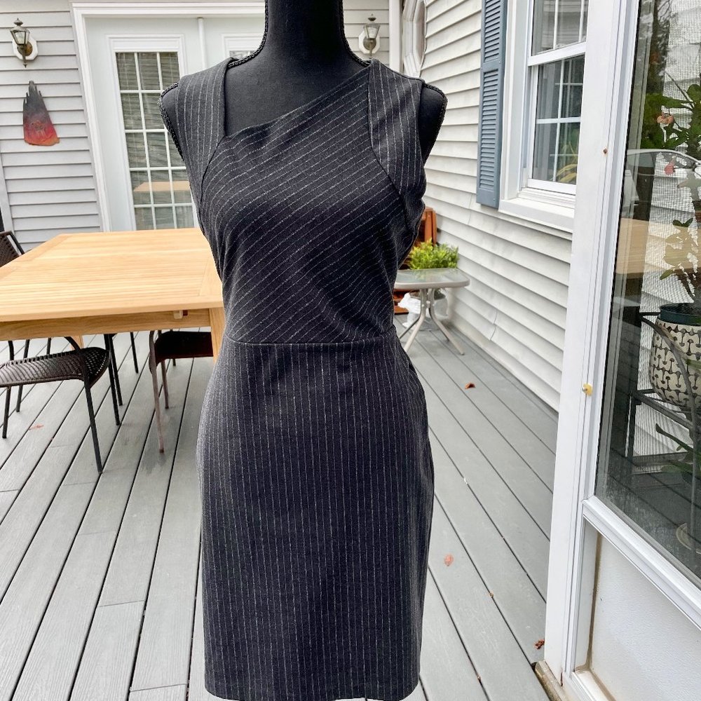 Banana Repubic black pinstripe sleevless dress size 6P